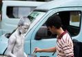 Jangan Lagi Beri Uang ke Manusia Silver di Palembang, Bisa Diancam Denda Rp50 Juta!