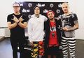 Ngiri Nggak Bos? Cowok Indonesia Ini Foto Bareng Blink-182, Bahkan Masuk Instagram Stories Travis Barker