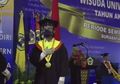 Bikin Netizen Kagum, Wisudawan Ini Joget Blackpink, Rektor Pun Bingun