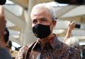 Dihadang Pria Berkopiah Batik, Ganjar Pranowo Diberi Hadiah Ini oleh Mantan Anak Buah Teroris Kelas Kakap, Eks Napiter: Bukti Kami Telah Kembali ke Pangkuan Ibu Pertiwi