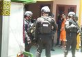 Dua Lokasi Disambangi, 17 Adegan Diperagakan Pelaku Penusukan Syekh Ali Jaber Saat Rekonstruksi, AA Sudah Berniat Membunuh Sang Ulama Sejak di Rumah