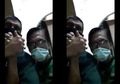 Nantang Maut Cuma Pakai Masker Scuba, Oknum PNS Dinas Koperasi Lampung Ini Pamer Salaman dengan Pasien Corona di Ruang Isolasi: Bagi Petugas Covid-19 Catat Nama Saya!