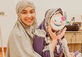 Selalu Ditanya Netizen, Terungkap Alasan Haru Denada yang Selalu Menutupi Foto Aisha dengan Sticker