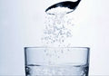 Coba Minum Segelas Air Garam Hangat Setiap Hari , Rasakan 5 Manfaatnya, Salah Satunya Bisa Bikin Tidur Lebih Nyenyak, Mau?
