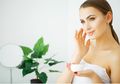 Caranya Semudah Membalikkan Telapak Tangan! Kulit Wajah yang Kusam Jadi Glowing Alami Pakai Lidah Buaya dan Lemon