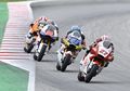 VIDEO - Insiden Terbakarnya Motor Rival Pembalap Indonesia di Moto2 Catalunya 2020