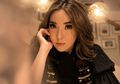 Gelayutan di Tiang Pakai Outfit Ratusan Juta Rupiah, Gisella Anastasia Langsung Jadi Sorotan!