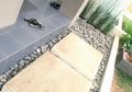 Mau Dandani Teras Mungilmu Agar Tak Jadi Sekedar Entrance? Batu Koral dan Stepping Stone Juga Bisa!