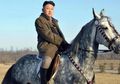 Mengintip Seperti Apa Pakaian Kim Jong-un Menggambarkan Kehidupan Pemimpin Korea Utara, Pakai Baju Militer Sejak Kecil hingga Penampilannya di Gunung Keramat