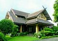 Manfaat Atap Tingkat dan Menara Angin pada Rumah Tradisional Indonesia