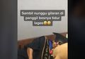 Mungkin Doi Mahasiswa Paling Santuy, Nggak Mandi dan Lupa Pake Celana Panjang Saat Wisuda