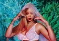 Rihanna Minta Maaf Soal Hadis di Musik Pengiring Fashion Show Merek Pakaian Dalamnya