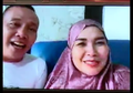 Disebut Keluarga Mata Duitan! Ayu Ting Ting Selalu Tebar Uang Dari Rupiah Sampai Dolar di Kue Ulang Tahun Ayah Rozak dan Umi Kalsum