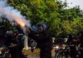 'Kami Cuma Ingin Ngomong, Musuh Kami Bukan Polisi', Saat Massa Hampiri Polisi Tanpa Perlawanan, Lalu Lakukan Hal yang Benar-benar Bikin Miris Sekaligus Merinding