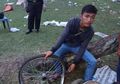 Miris, Penjual Siomay Keliling Ini Nyaris Tewas Terinjak Pendemo UU Cipta Kerja, kini Bingung dengan Masa Depannya usai Gerobaknya Hancur: Saya Mau Minta Ganti Sama Siapa