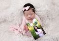 Memilukan, Bayi Ini Berfoto dengan Potret Ibunya yang Tewas Tertabrak Menjelang Persalinan