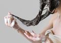 Cara Keramas Biar Rambut Gak Rontok, Ini Tips yang Bisa Kamu Lakukan!