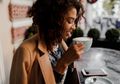 Gigi Menguning Akibat Kopi Bisa Kembali Putih Secara Cepat Hanya dengan Cara Mudah Ini