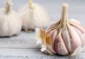 Sering Disepelekan! Ternyata Inilah Manfaat Luar Biasa Kulit Bawang Putih yang Jarang Diketahui Banyak Orang