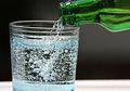 Tampaknya Memang Aneh, Coba Saja Cuci Muka Menggunakan Air Soda dan Lihat Perubahannya, Pasti Bikin Pangling