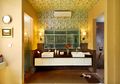 Boleh Saja Wallcover Diaplikasikan di Kamar Mandi, Ini Cara Amannya