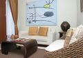 Mau Ciptakan Gaya yang Sedikit Beda? Coba Menggunakan Dua Buah Sofa yang Berbeda Bentuk!