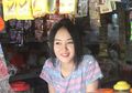 ‘Kenapa Harus Malu, Karena Warung Ini Saya Bisa Kuliah’ Kisah Gadis Berparas Cantik Penjaga Warung Kopi yang Viral Karena Wajahnya Mirip Selebgram