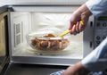Letakkan Potongan Lemon di Mangkuk, Siapa Sangka Bisa Hilangkan Bau pada Microwave dalam Sekejap!