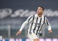 Main ke Tanah Barcelona, Cristiano Ronaldo Digeruduk Ratusan Penggemar di Depan Hotel