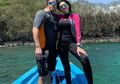 Sempat Gegerkan Netizen Gara-gara Foto Pose Di Ranjang, Angel Karamoy Kepergok Posting Foto Bareng Sang Mantan, Balikan Ya?