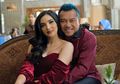 Beda Usia 15 Tahun, Pasangan Artis Ini Buktikan Tetap Romantis Walau Sudah Menikah 8 Tahun, Bahkan Miliki 2 Lemari Khusus untuk Simpan Kostum Bercinta
