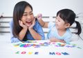 Belajar Menulis Alfabet sebagai Aktivitas #FamilyQuality Tak Hanya Meningkatkan Ikatan Tetapi Mencerdaskan, Ini 5 Tipsnya!