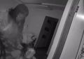 Kaget Setengah Mati Melihat Ada Sosok di Depan Pintu Rumahnya, Wanita Tersebut Dicap Berhati Malaikat Setelah Lakukan Hal Ini