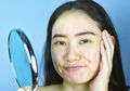 8 Cara Kecilkan Pori-Pori Besar Menurut Dokter Kulit, Selamat Tinggal Wajah Kusam!