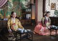 Ini Tanda Kita Mulai Keranjingan dengan Drakor Mr. Queen di Viu