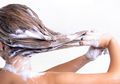 Takut Saat Rambut, Kertas dan Sepatu Tertempel Virus Corona? Simak di Sini!