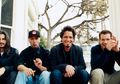 10 Rekomendasi Supergrup Rock Terbaik Buat Bikin Playlist Lo Makin Seru