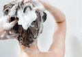 Benarkah Virus Corona Menempel di Pakaian, Sepatu, Kertas, dan Rambut?