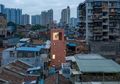 Rumah Mungil Modern yang Nyaman Ini Tetap Harmonis di Lingkungan Padat