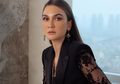 Selama Ini Ngaku Jomblo, Luna Maya Kepergok Makan Malam Mesra dengan Lelaki Misterius yang Diyakini Netizen Kekasih Barunya, Senyum Sumringahnya Bikin Salfok