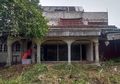 Ular Piton Keluar dari dalamnya, Siapa Sangka Rumah Tak Berpenghuni Ini Milik Legenda Komedi Indonesia, Tetangga Dihantui Hewan Melata: Lagi Tidur Terus Dicium Lalu Saya Bangun