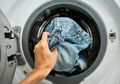 4 Kesalahan Pakai Mesin Cuci, Perhatikan Resleting pada Cucian!