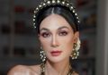 Cuek Pamer Rambut Lepek Muka Cemong, Luna Maya Malah Dipuji Habis-habisan