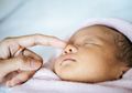 Sering Jadi Pertanyaan, Amankah Menyedot Hidung Si Kecil untuk Mengeluarkan Ingus? Simak Penjelasannya
