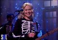 Soal Aksi Banting Gitar di Tayangan Live, Begini Jawaban Phoebe Bridgers