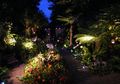Jenis dan Efek 6 Lampu Taman, Bikin Kesan Gotik hingga Artistik (2)