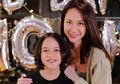 Ditinggal Sendiri dengan Anak Semata Wayangnya, Bunga Citra Lestari Ceritakan Putra Kecilnya Mulai Menirukan Kebiasaan Ashraf Sinclair Ini Semasa Hidup