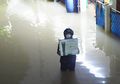 Viral Instagram! YouTuber ini Rela Terobos Banjir Demi Dapatkan PS5!