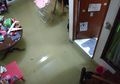 Tips Membersihkan Furnitur, Lantai, dan Dinding Pasca Banjir