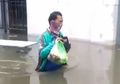Masih Ingat Sosok Driver Ojol yang Terobos Banjir saat Antar Makanan? Kabar Terbarunya Bikin Terenyuh
